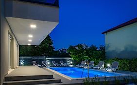 Seka Apartments With A Pool